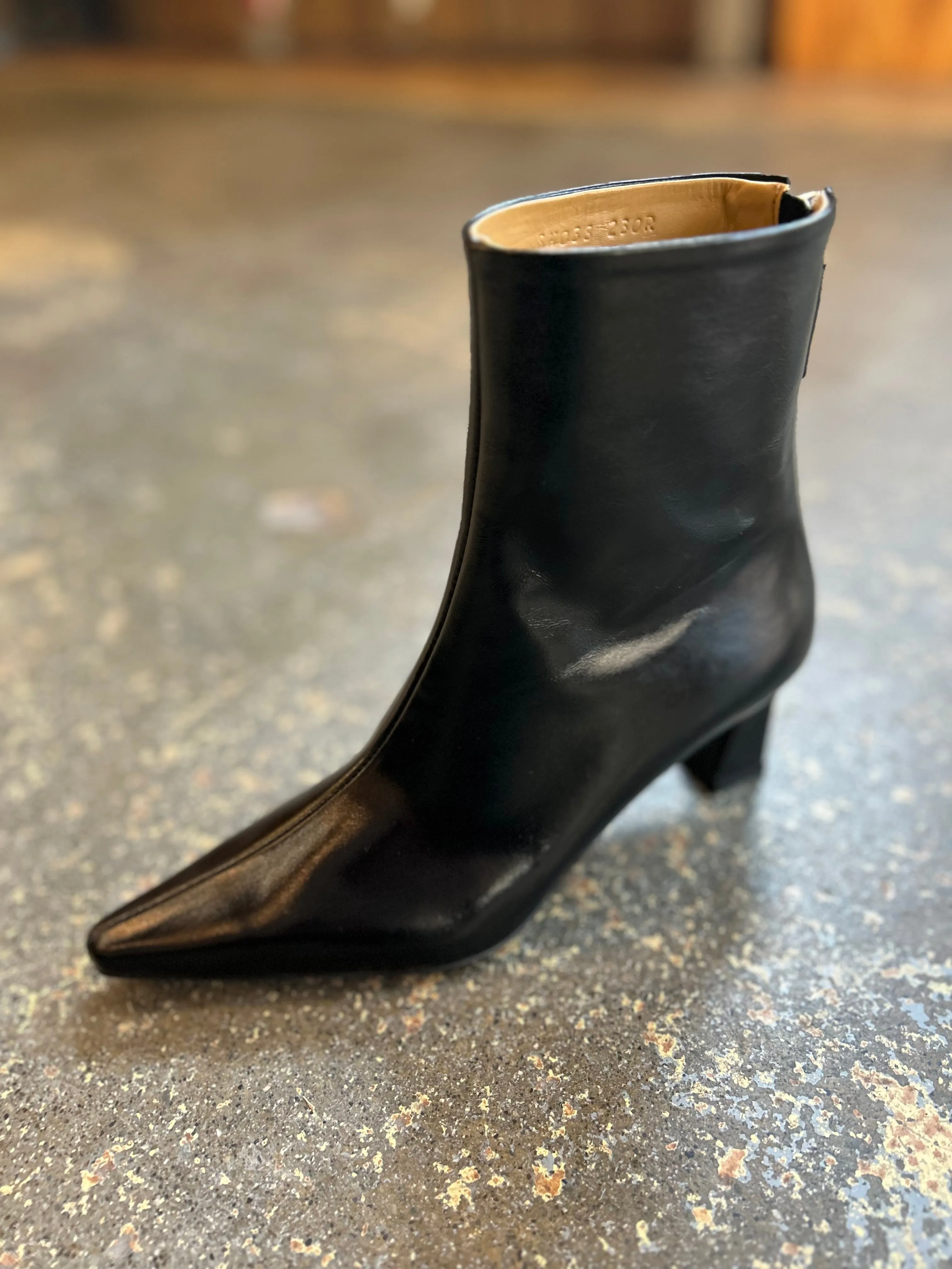 Slim Lined Ankle Boot - Black